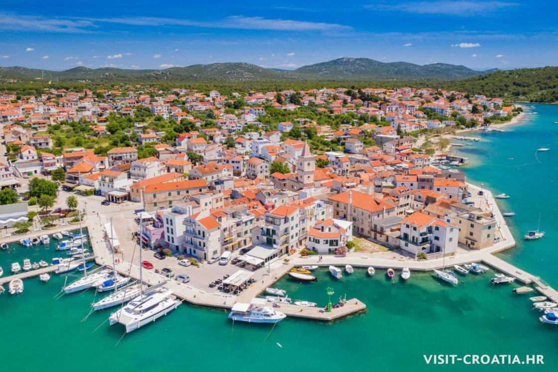 Apartmani Gavran Pirovac Εξωτερικό φωτογραφία