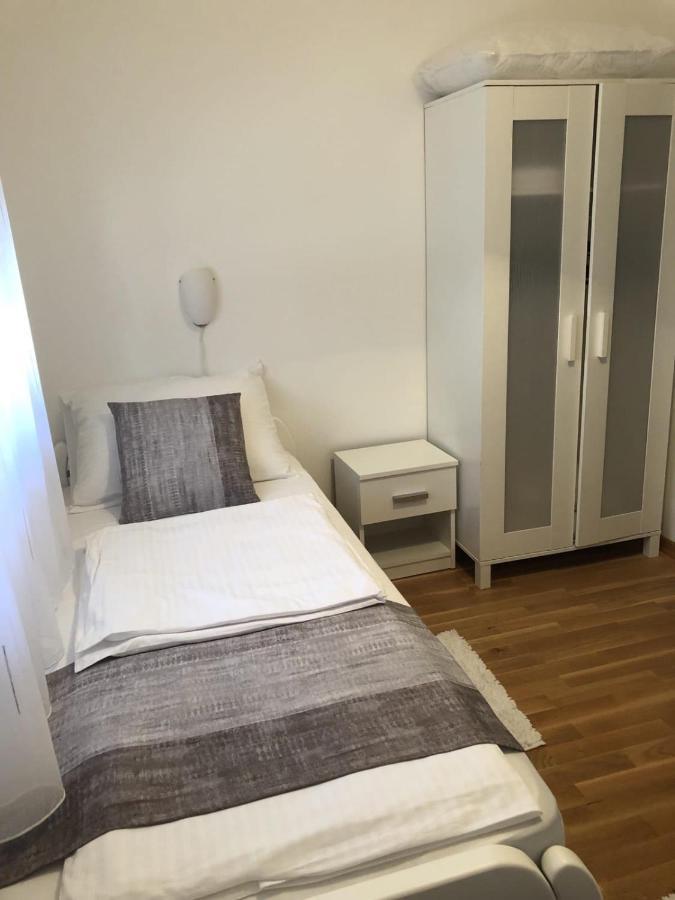 Apartmani Gavran Pirovac Εξωτερικό φωτογραφία