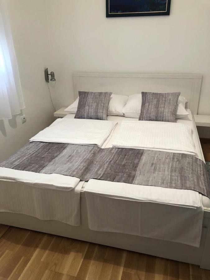 Apartmani Gavran Pirovac Εξωτερικό φωτογραφία