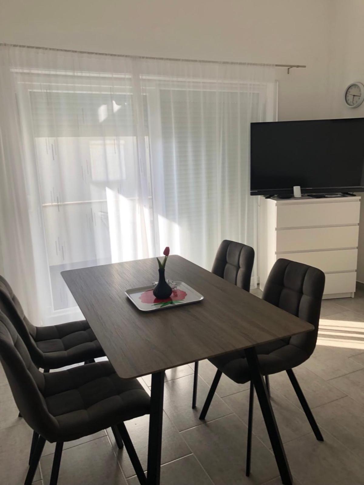 Apartmani Gavran Pirovac Εξωτερικό φωτογραφία
