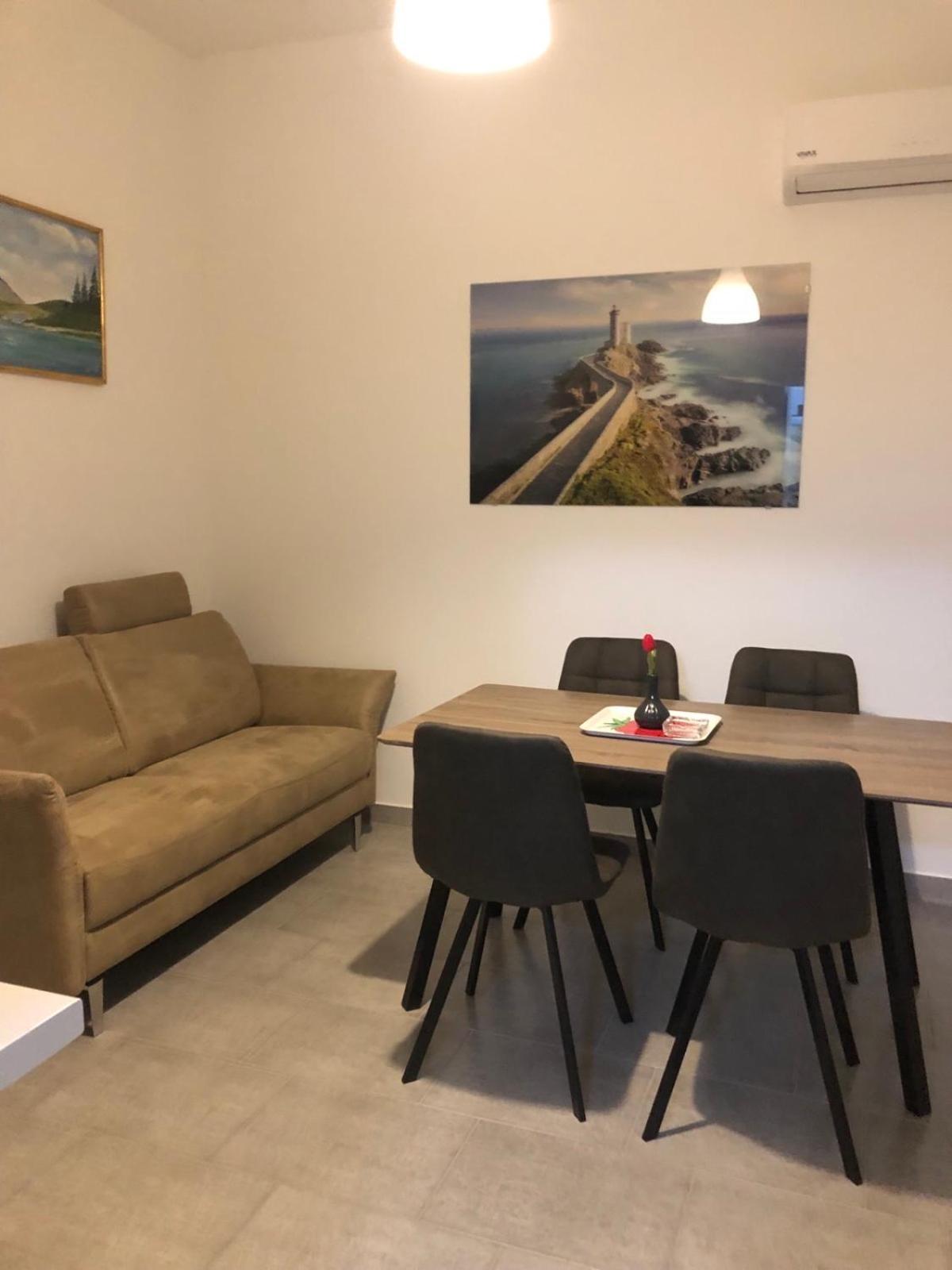 Apartmani Gavran Pirovac Εξωτερικό φωτογραφία